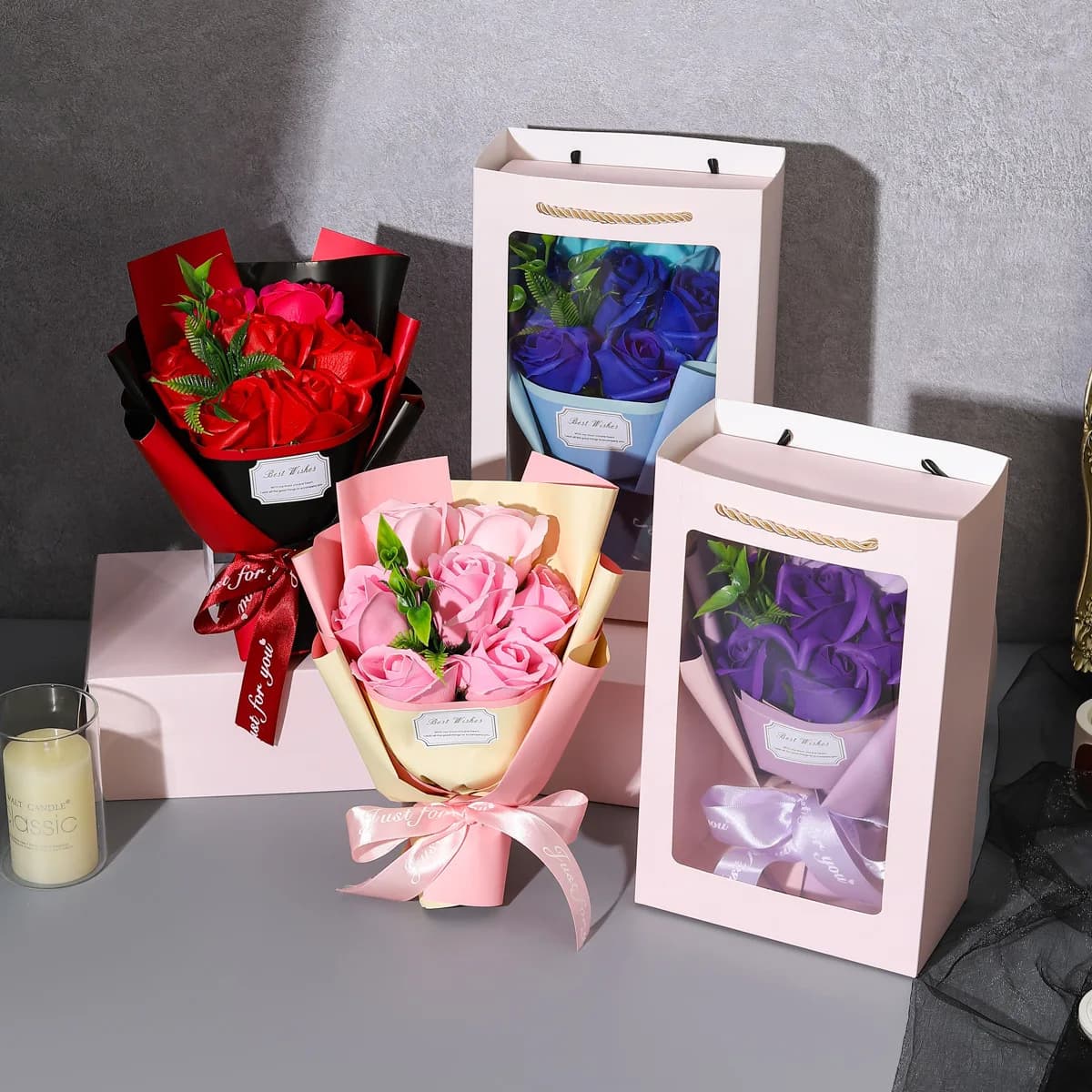 Romantico bouquet di rose finte in confezione regalo con simpatico orsacchiotto, composizione floreale di sapone premium, regalo perfetto per San Valentino