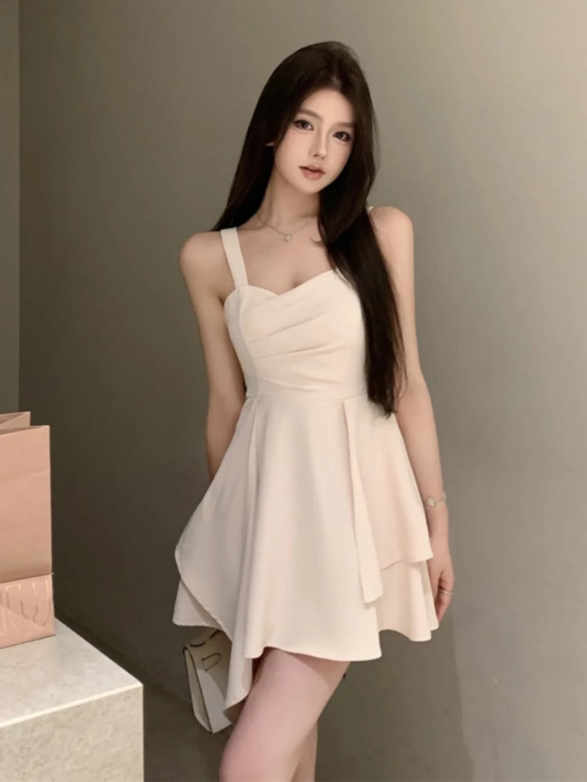 Abito elegante e unico senza spalline, gonna corta snellente, vita asimmetrica, stile francese, alla moda, primavera estate, abito da donna