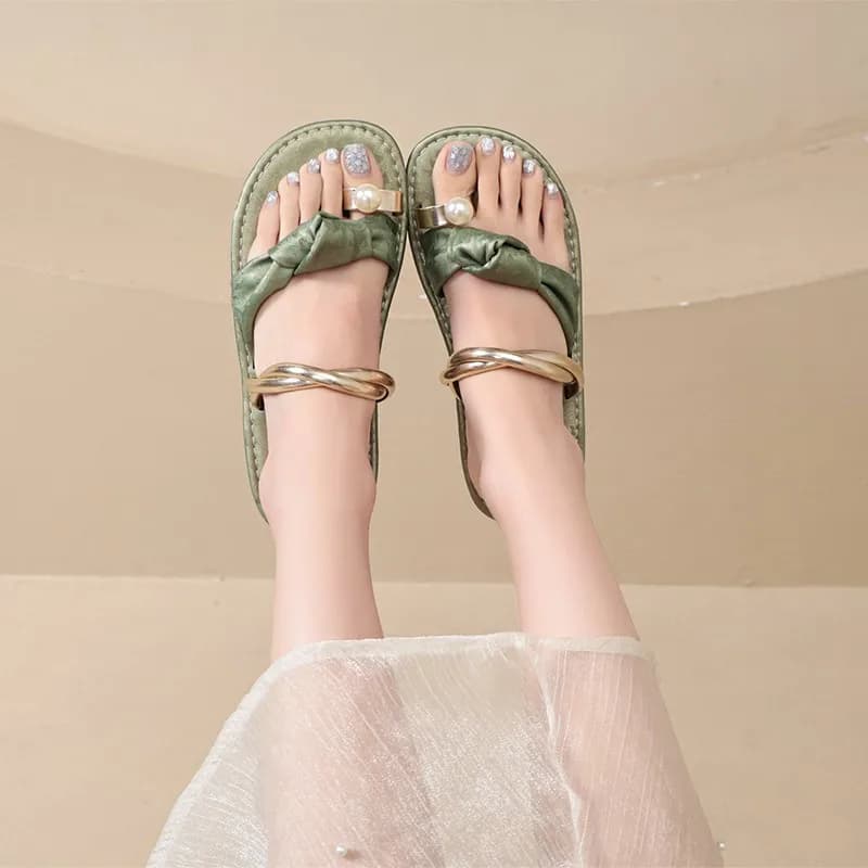 Ciabatte estive da donna 2026: Sandali casual alla moda slip-on da spiaggia, comodi per esterni, con punta chiusa e passante per il dito