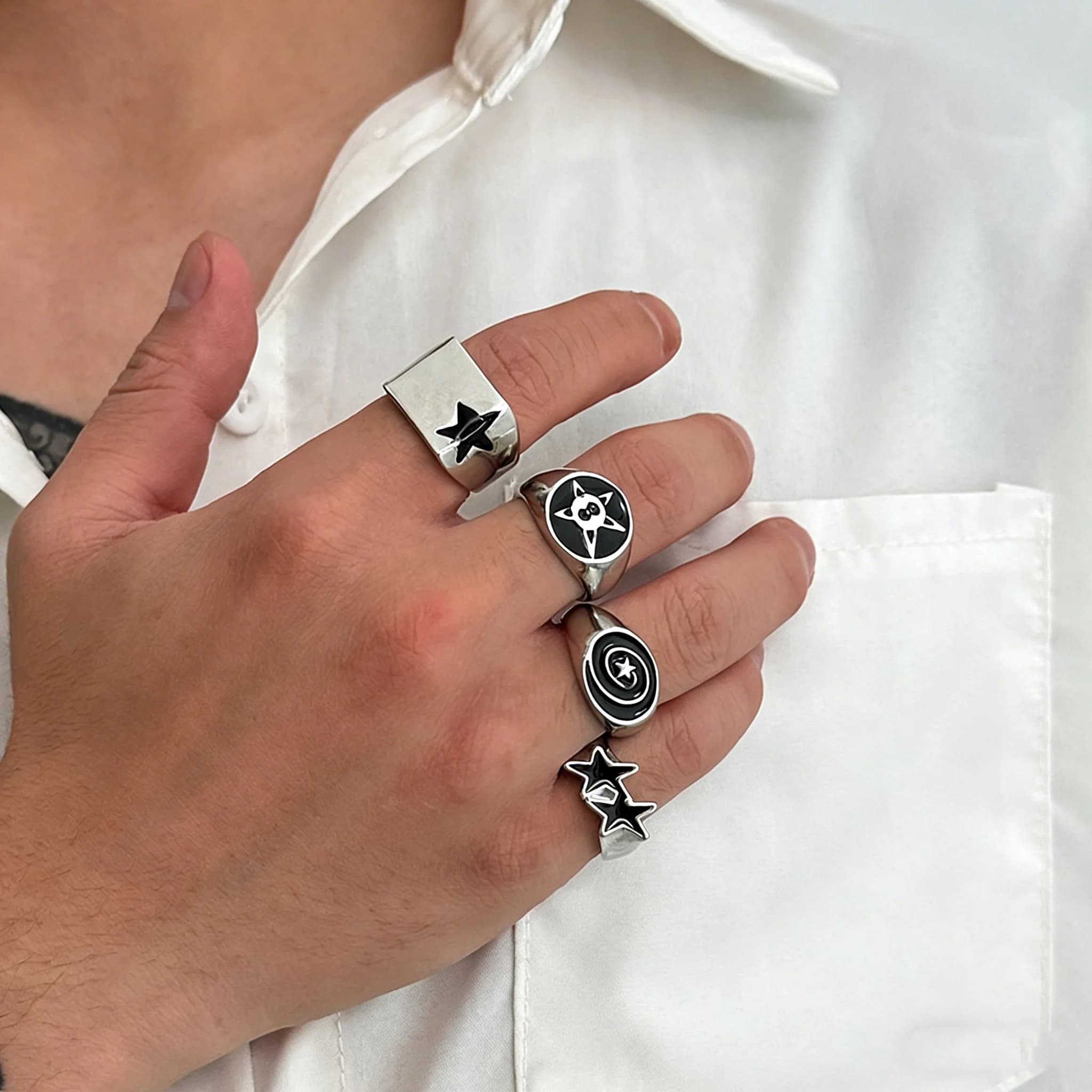 Set di 4 Anelli Punk Neri a Stella per Donna e Uomo, Anelli Geometrici Spessi Color Argento Stile HipHop, Gioielli Unisex Y2K, Regali