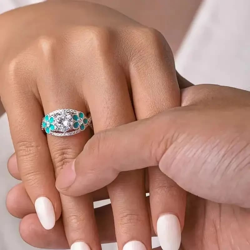 High-end custom fashion jewelry accessory with small fresh light