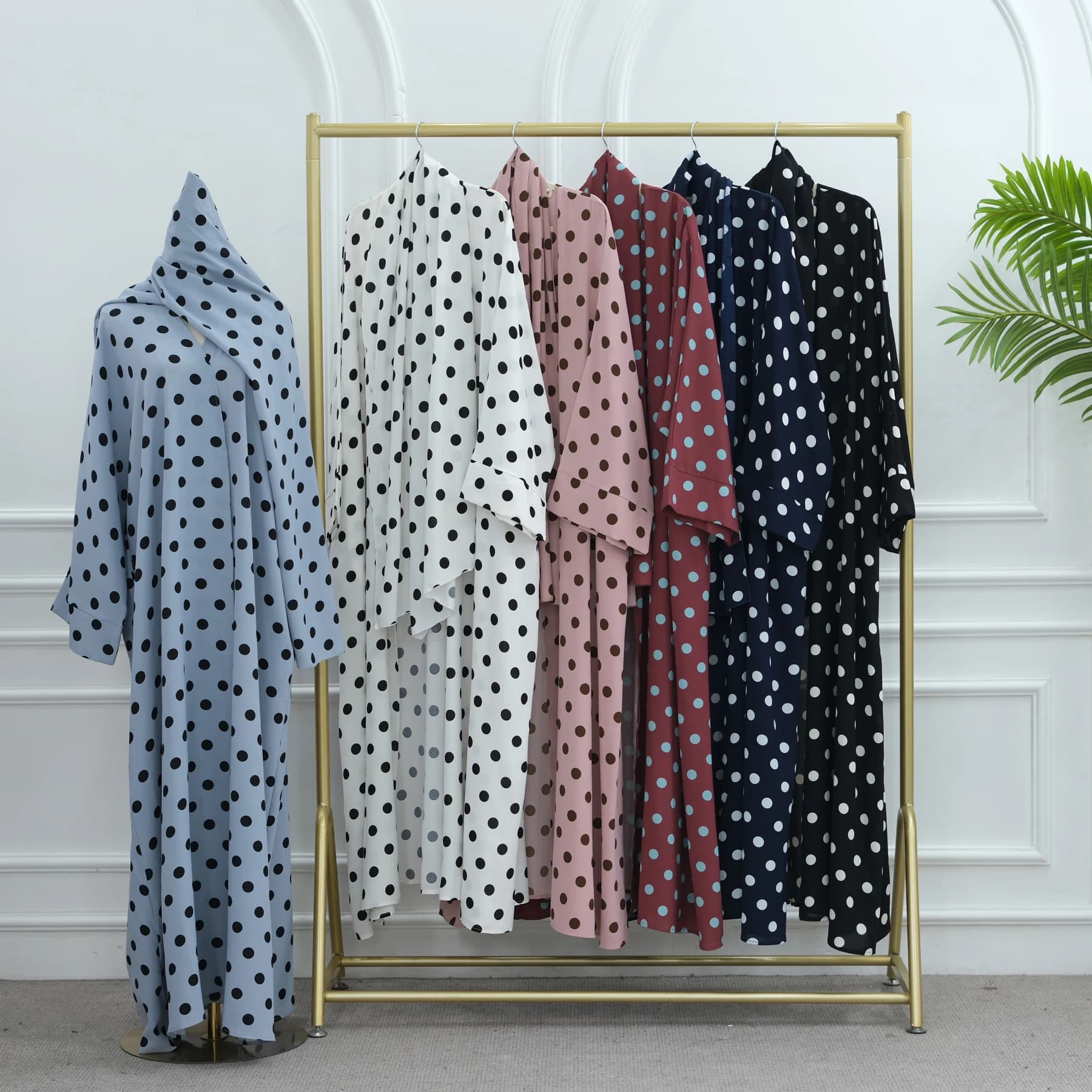 Abito Islamico Extra Largo con Stampa a Pois per Donne Musulmane, Abaya di Dubai con Sciarpa Hijab - Maniche a Pipistrello, Tasche Laterali