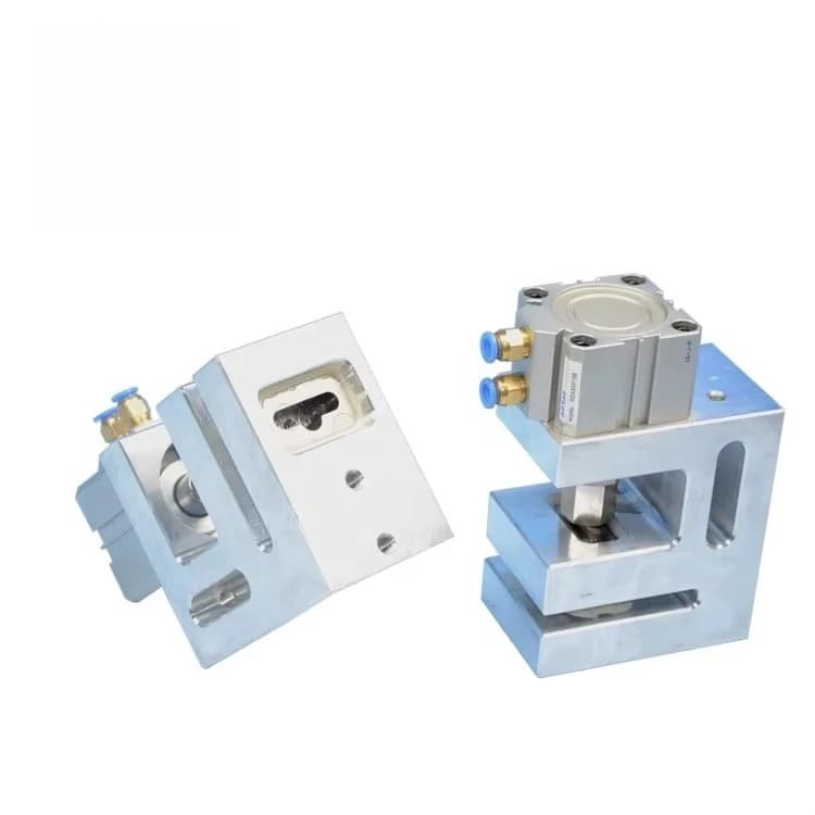 Butterfly punching machine for European holes for packing bags