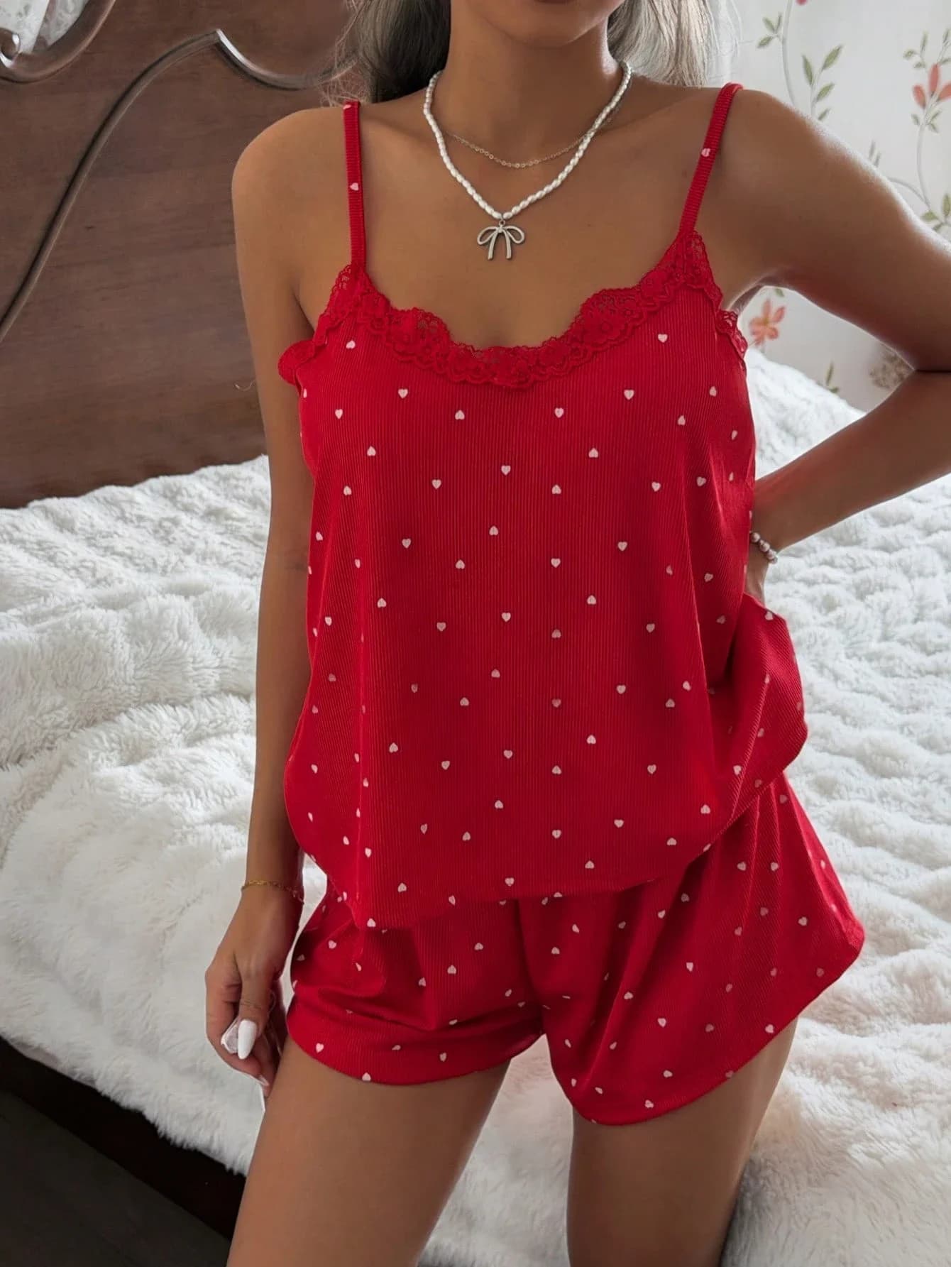 Set Pigiama Rosso a Costine con Stampa Cuori, Spalline Sottili e Pantaloncini Senza Maniche