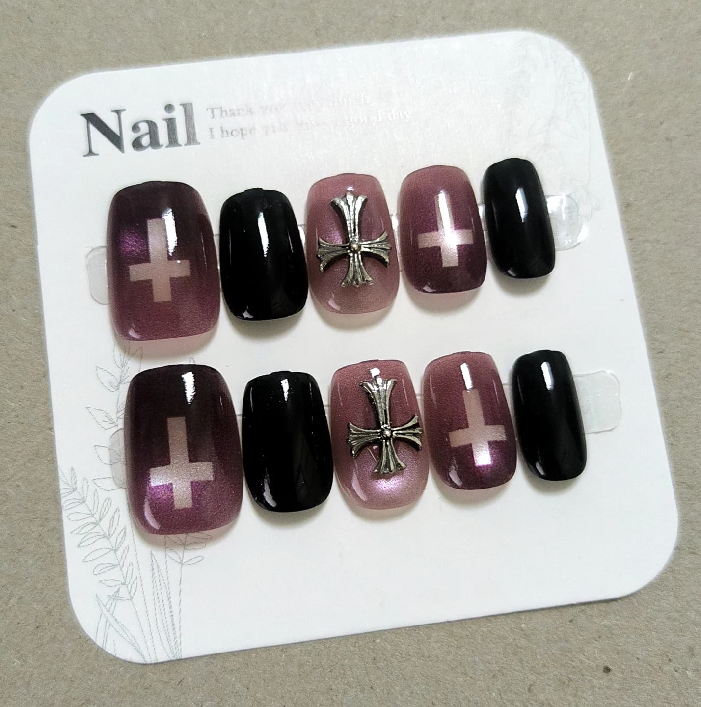 10 pz. Unghie Finte Nere Viola Stile Gotico con Croce 3D, Corte Quadrate Effetto Occhio di Gatto, Adesive Riutilizzabili, Cool