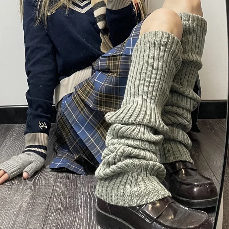 Scaldamuscoli a righe da donna gotici calzini lunghi Lolita Leggings lavorati a maglia dolci giapponesi calzini invernali scaldamuscoli con braccio Kawaii