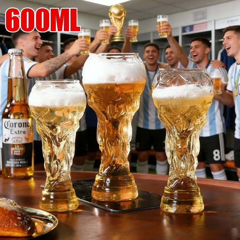 Bicchiere da Birra Trofeo da 600ml con Manico Ergonomico e Motivo Distintivo, Ideale per Celebrazioni Domestiche e Souvenir per Tifosi di Calcio