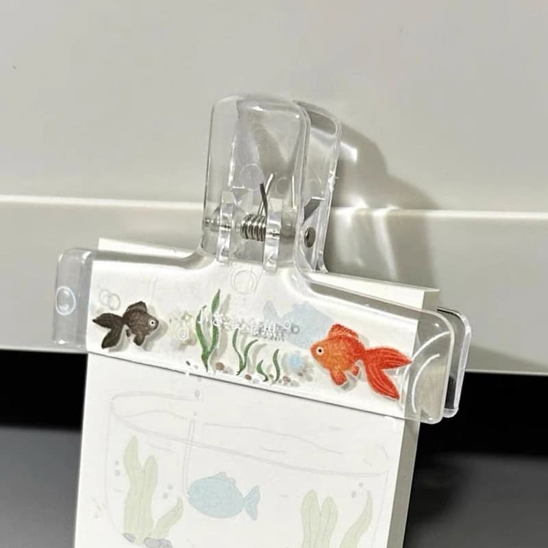 Carino giapponese Ins-style Summer Goldfish Trasparente Raccoglitore in acrilico Clip Cartella di file desktop per ragazza Memo Clip Scrapbooking Fix Morsetto