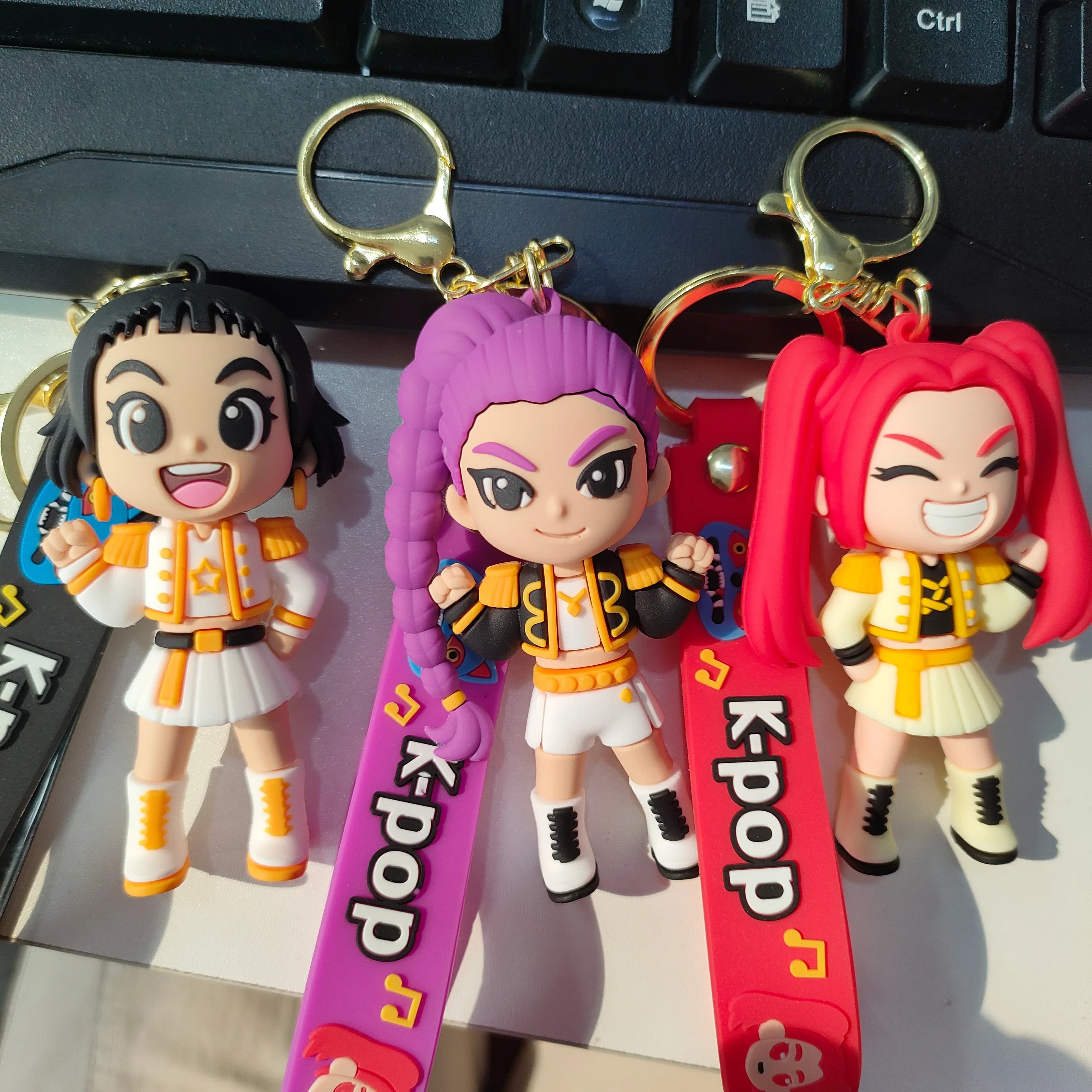Portachiavi con ciondolo a forma di cartone animato K-pop, ornamento per borsa anime, accessorio creativo per tutti i giorni e regalo di compleanno