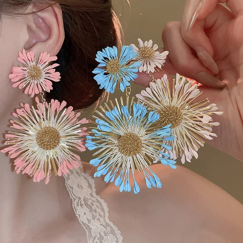Orecchini pendenti con fiori di erba di rafia per donna Orecchini pendenti rotondi a forma di fuochi d'artificio intrecciati a mano Gioielli dolci stile ragazza Mori