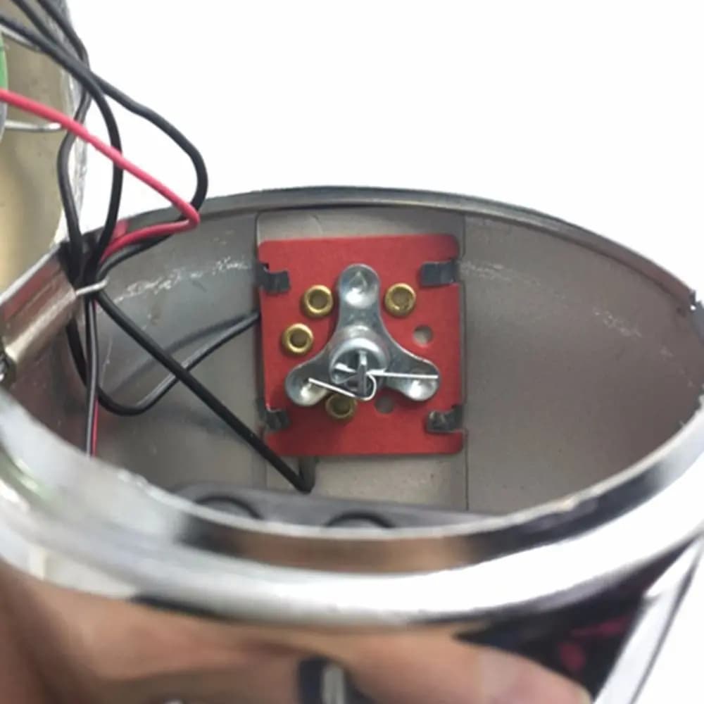 Nuova luce per bicicletta in acciaio cromato Custodia in metallo Faro per bici alimentato a batteria Installazione semplice Luce anteriore per bicicletta Illuminazione di sicurezza