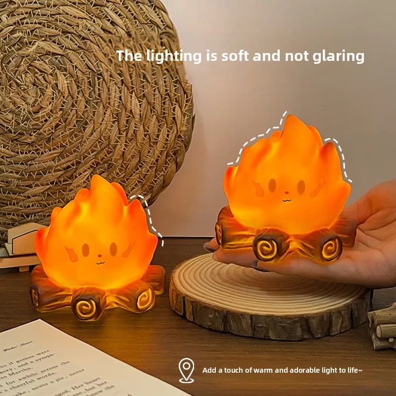 Luce Notturna a LED a Forma di Falò Cartoon, Candela Elettronica Decorativa per Camera da Letto, Luce d'Ambiente, Regalo, Ornamento da Scrivania