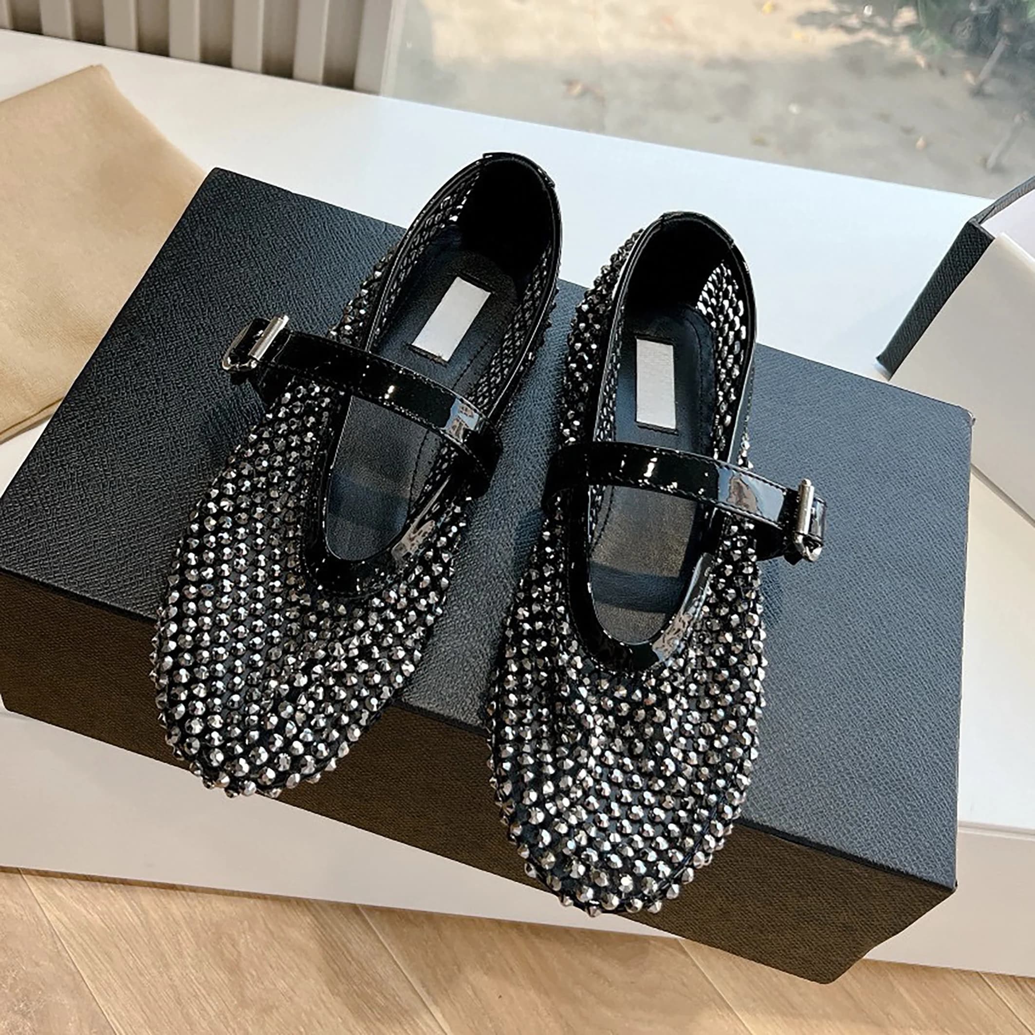 Scarpe Mary Jane piatte da donna con rete a rete di pesca francese e strass, punta tonda, traspiranti, stile ballerina, bianche, Collezione Estate 2026