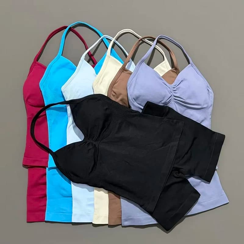 Completo Sportivo da Donna 2 Pezzi: Top Halter Senza Schienale e Shorts a Vita Alta Senza Cuciture - Set Fitness per Palestra e Allenamento