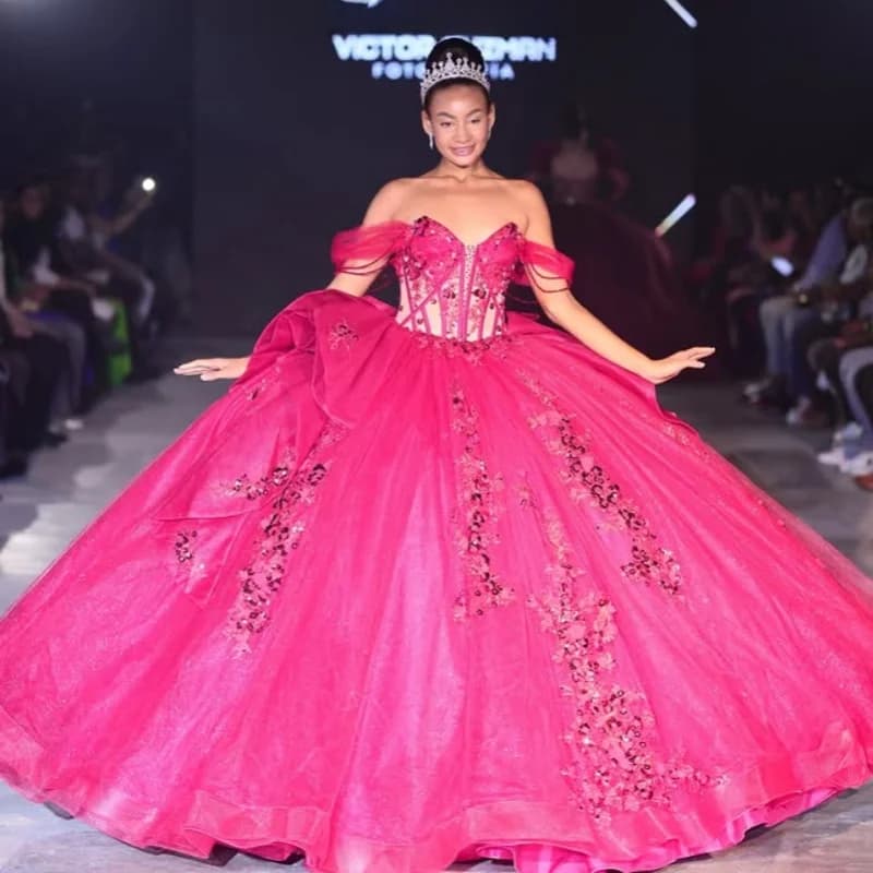 Abito Quinceanera rosa rosa cristallo glitter fiore 3D decalcomania spalle scoperte coda lunga fiocco abiti da 15 Quinceanera Personalizza