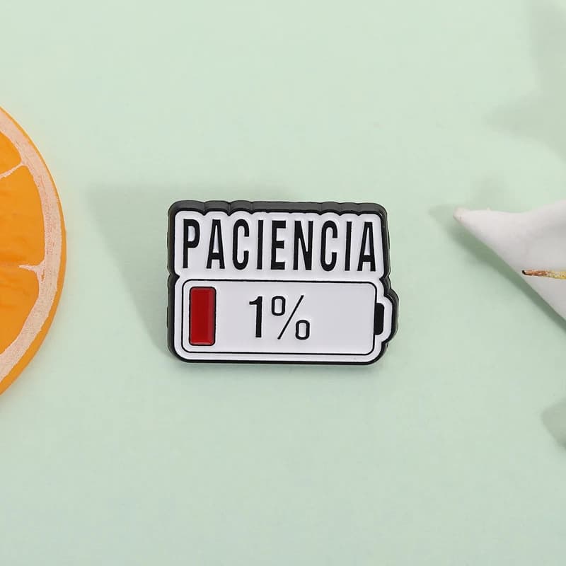 Paciencia 1% Low Battery Funny Spanish Quote Enamel Pin, Red Bar Creative Lapel Brooch Badge, Fashion Decorative Jewelry Accessories Holiday Gift for Friends Backpack Clothes Decor