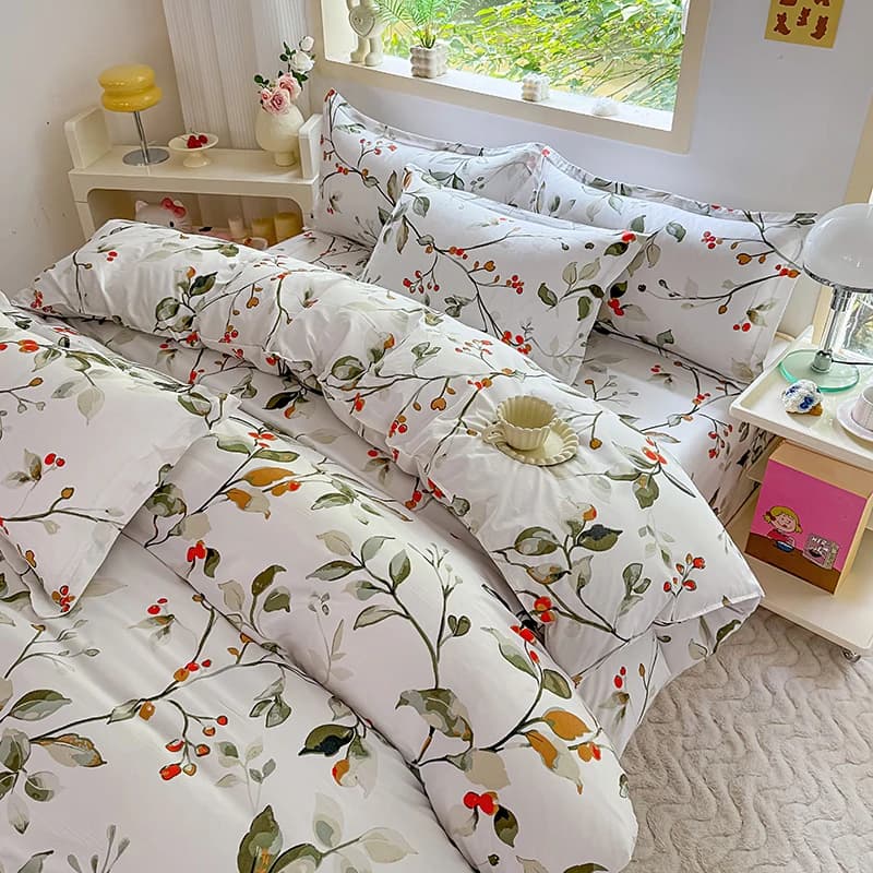 Copripiumino con stampa floreale bianca da 1 pezzo, biancheria da letto con motivo a foglie verdi e bacche rosse per l'arredamento della camera da letto ispirato alla natura fresca