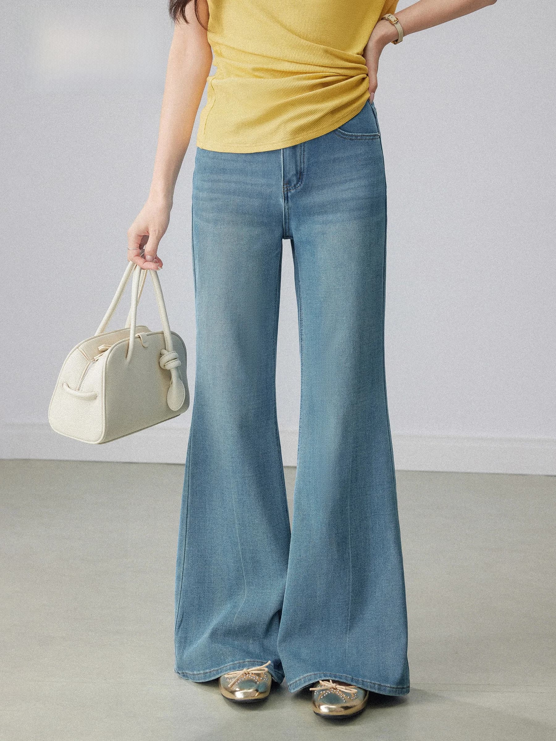 Jeans blu a vita alta micro flare da donna, nuovi pantaloni estivi in stile coreano, versatili, a zampa d'elefante, a gamba dritta, effetto snellente