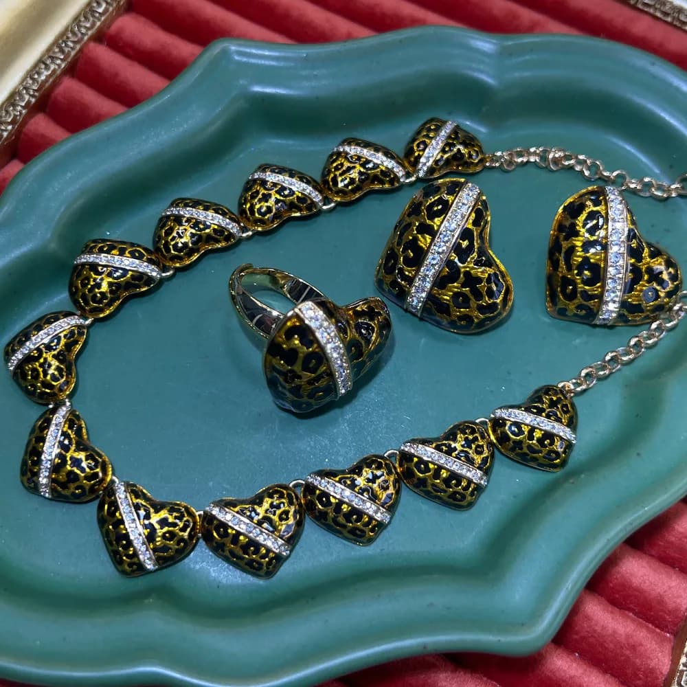 Set di gioielli in smalto con grande amore con stampa leopardata, orecchini ad anello con collana di design di nicchia squisito di alto senso Spice Girl