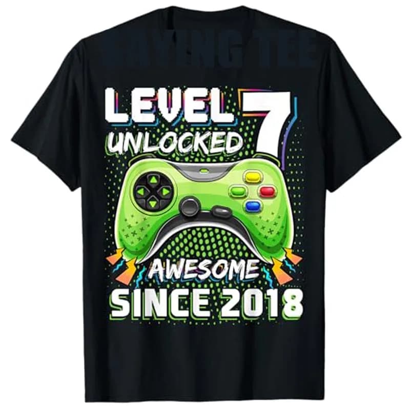 T-shirt per ragazzo del 7° compleanno Livello 7 sbloccato dal 2018 Giocatore Controller per videogiochi di 7 anni Party Saying Tee Sons Nephew Gifts