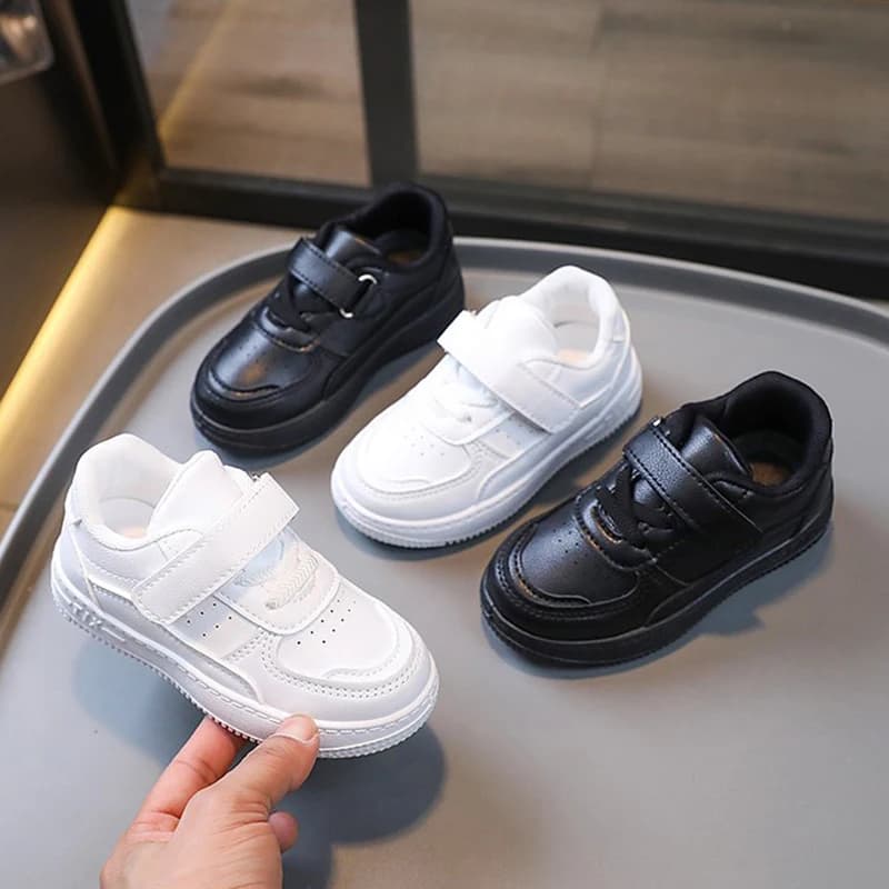 Tenis Sneakers bambini primavera/autunno nuovi ragazzi ragazze scarpe sportive Casual scarpe da tavola in pelle morbida suola bambini piccole scarpe bianche