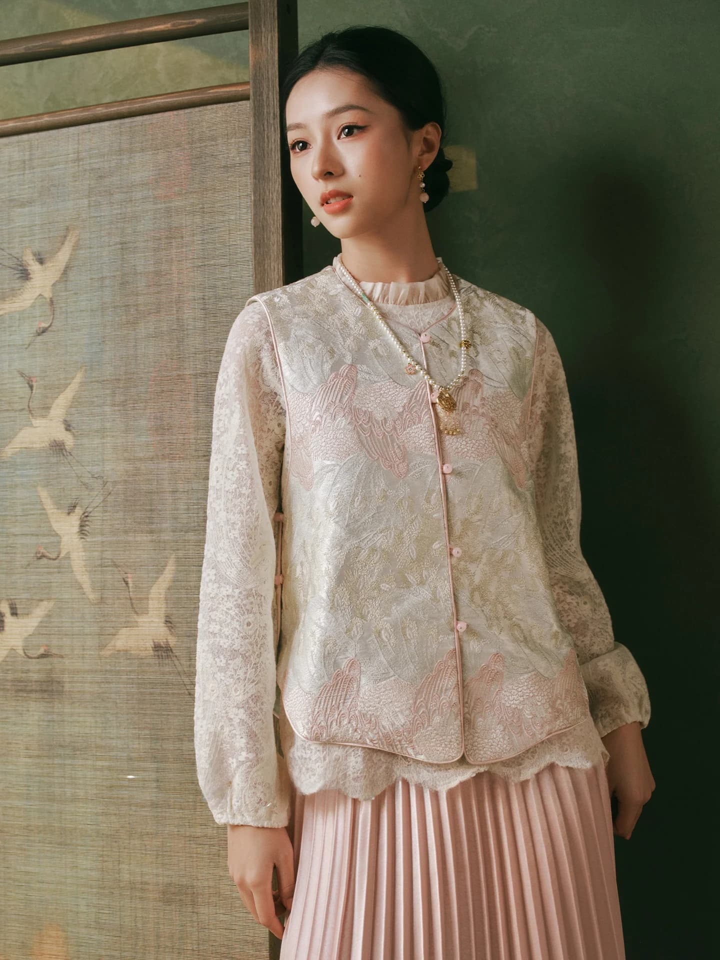 Gilet a strati da donna alla moda in stile Jiangnan Mega Pasture, giacca corta con ricami floreali in stile cinese.