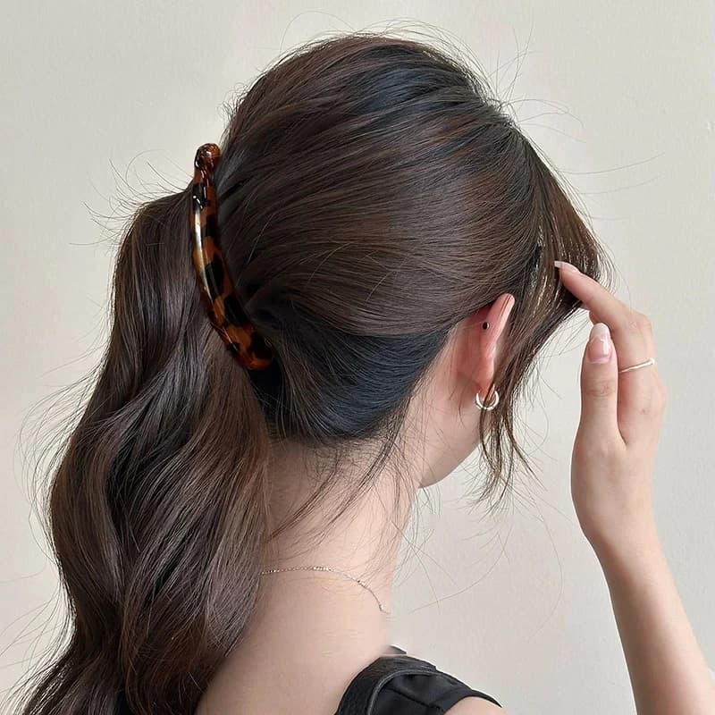 AWAYTR Fermaglio per capelli a forma di banana alla moda per donna, accessori per capelli, fermagli a torsione, fermagli per coda di cavallo, copricapo
