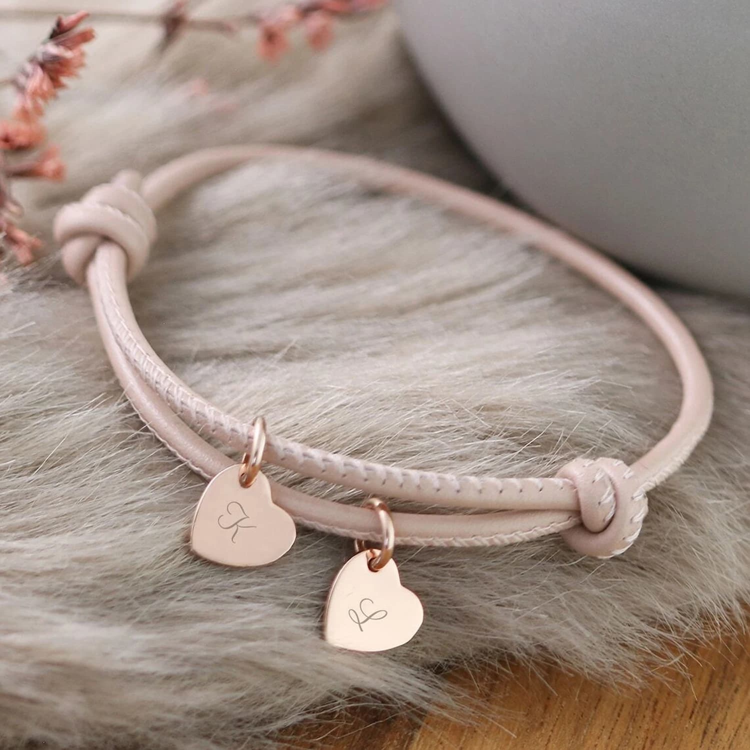 Bracciale con nome di famiglia inciso personalizzato con ciondolo a forma di cuore Regalo di gioielli di Natale personalizzati per braccialetti con lettere personalizzate da donna