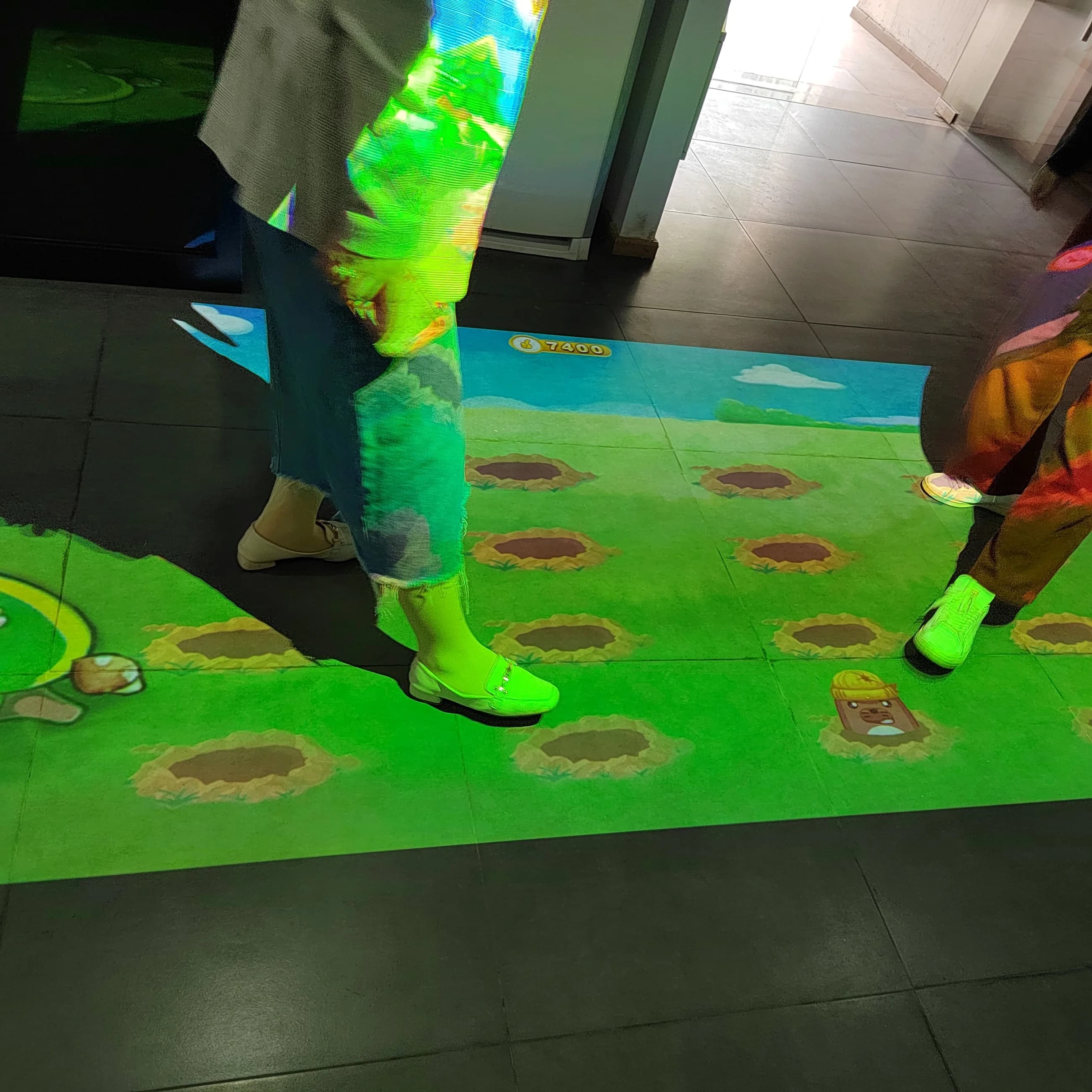 Macchina tutto in uno AR Sport Gioco Proiezione interattiva da pavimento Touch Screen Proiettore interattivo Giochi multigiocatore per la casa