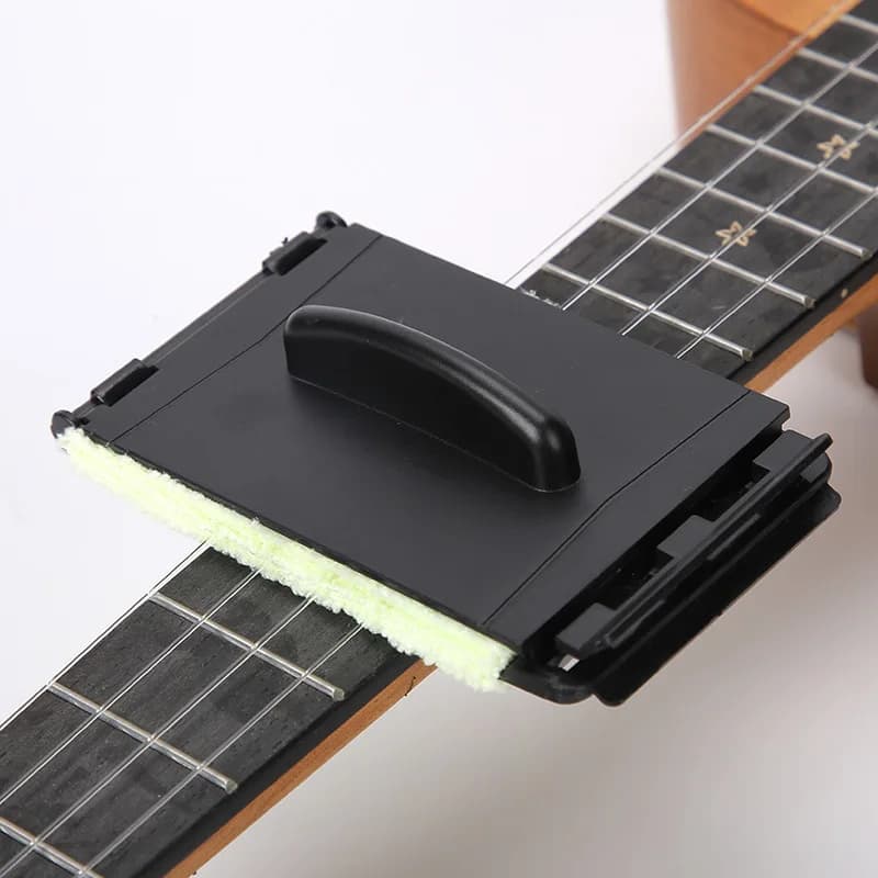 Detergente per corde per chitarra Strumento per pulire il panno della tastiera per la manutenzione e la cura di violini, bassi, ukulele, chitarre elettriche