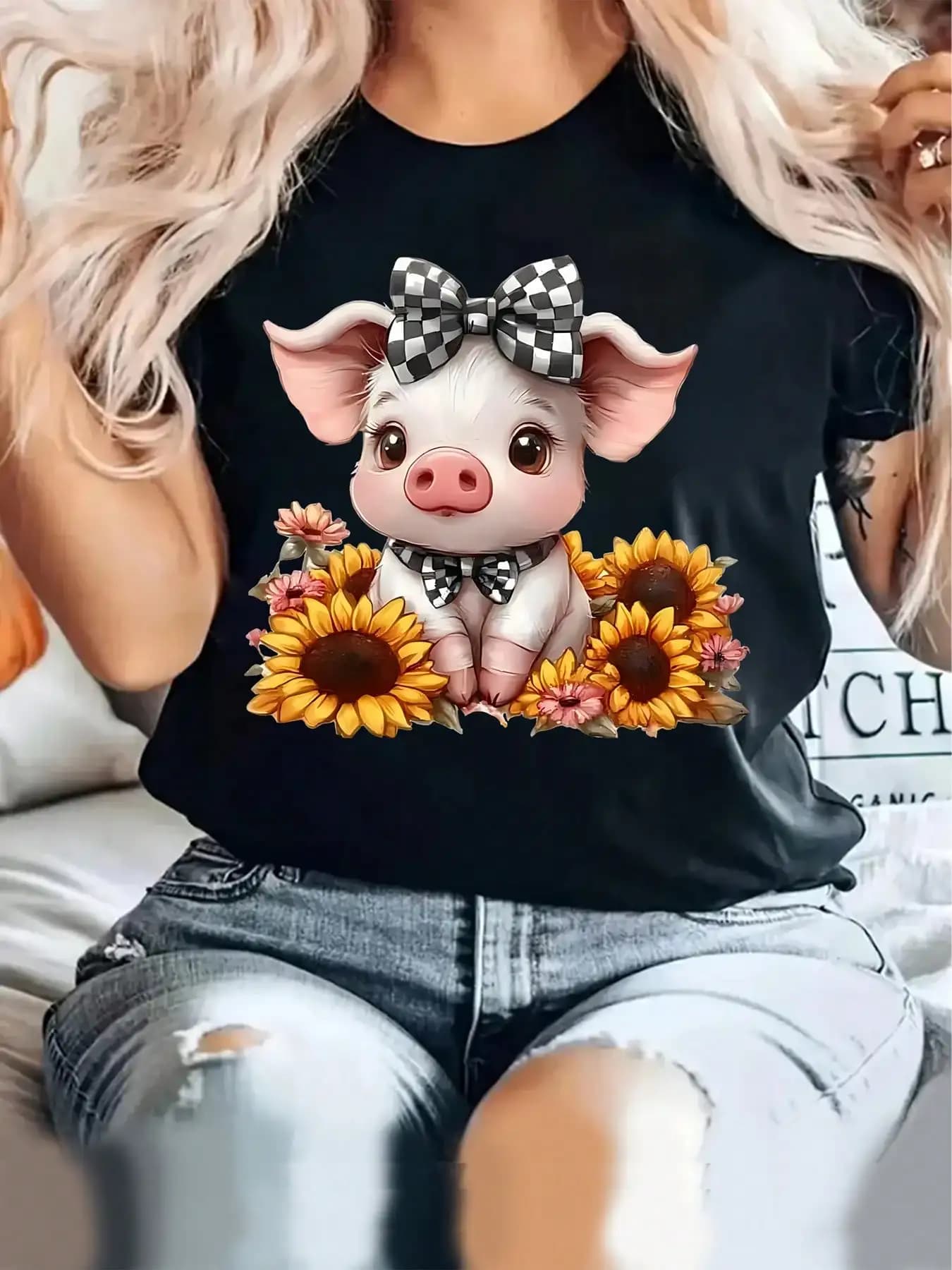 Girasole Un maiale carino con un bel fiocco, regalo per le vacanze T-shirt comoda sportiva casual girocollo da donna per tutte le stagioni