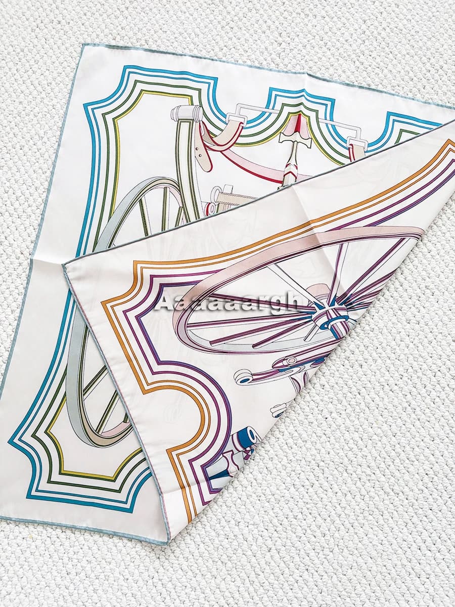 Sciarpa di Seta di Lusso 70cm per Donna, Foulard con Bordi Lavorati a Mano, Accessorio per Borse e Cinture, Regalo di Natale, Bandana Stampata su Due Lati