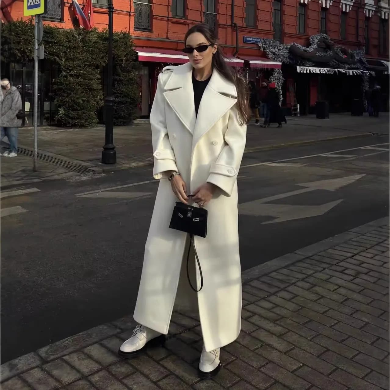 Tweed long coat with vintage wide twist from elegant woman loose double breast coats with belt Lady 2026 classic street chic winter coat