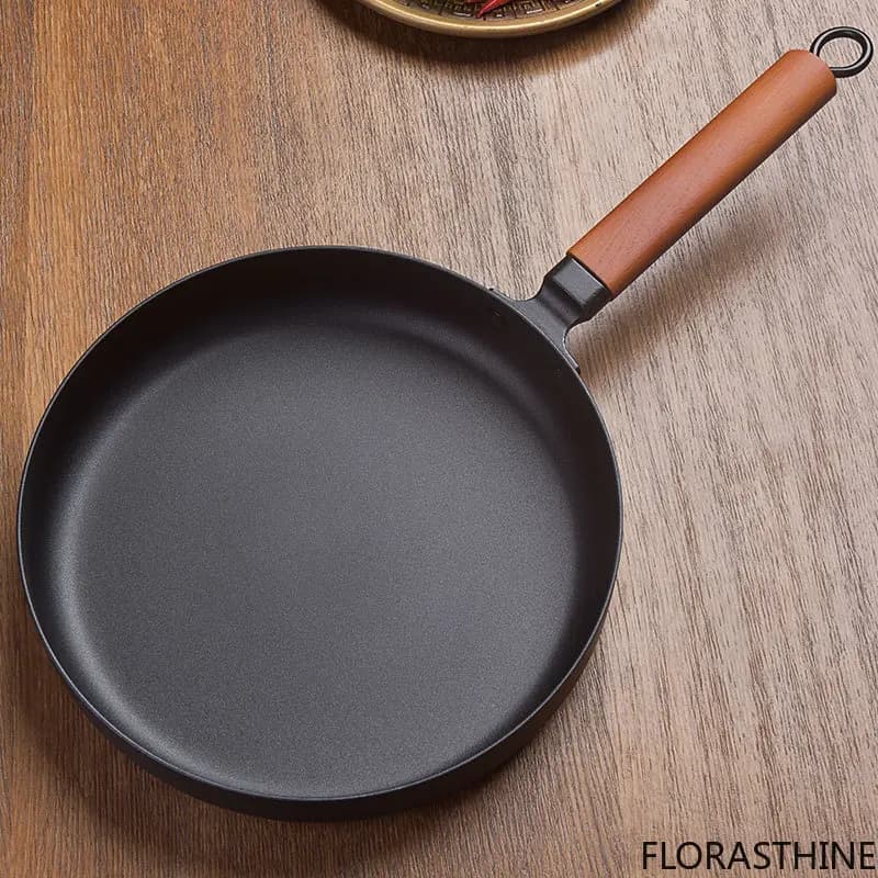 Cast Iron Pot Vintage Forged Chinese Wok Non-stick Frying Pan Home 26CM Wok Kitchen Cooking Pot for Induction Cooker Gas Stove