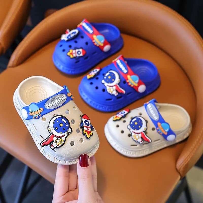 Ciabatte Estive 2026 per Bambini, Simpatiche Ciabatte a Cartone Animato per Bambine e Bambini con Suola Morbida, Scarpe Perforate per Neonati, Sandali da Casa e per Bambini