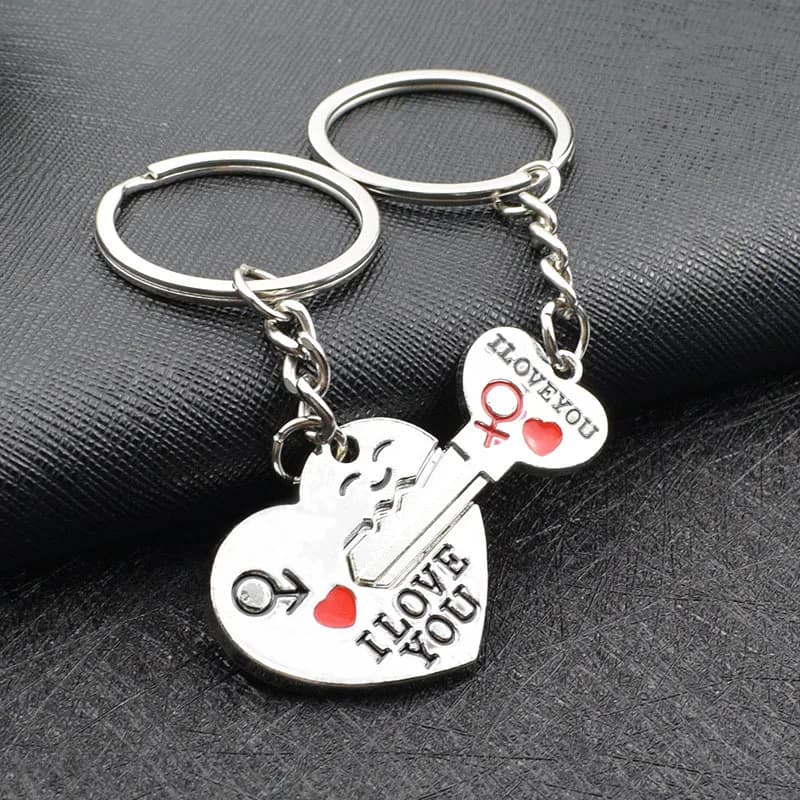 Portachiavi per coppia Segreto creativo Ti amo Coppia inglese Freccia in metallo Ciondolo piercing a forma di cuore Stile coppia