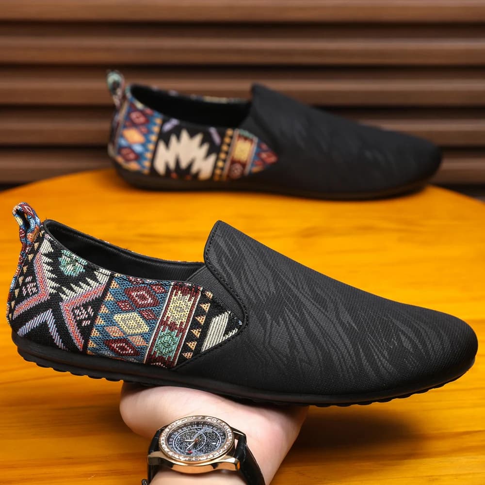 Collezione autunnale 2025 Mocassini di ispirazione cinese Scarpe da uomo nere alla moda in stile vintage Scarpe da lavoro da uomo versatili