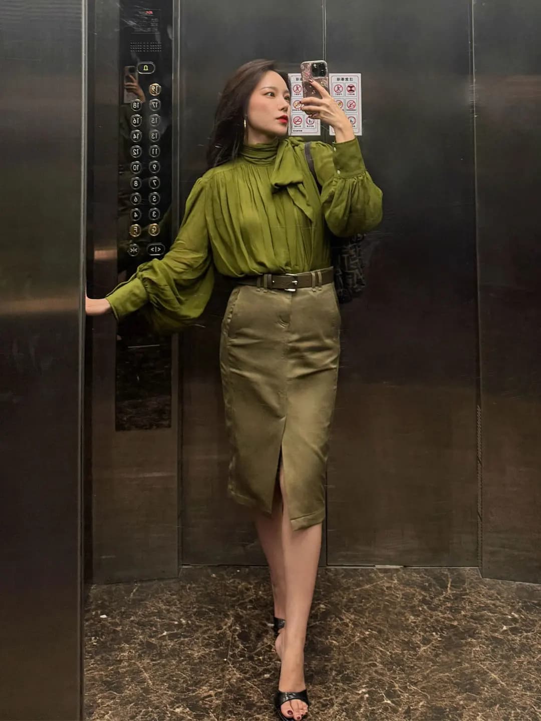 Elegante Camicia a Maniche Lunghe da Donna, Moda Primaverile, Blusa Sottile con Cintura, Set con Gonna Midi Verde Kaki, Vita Alta Bianca