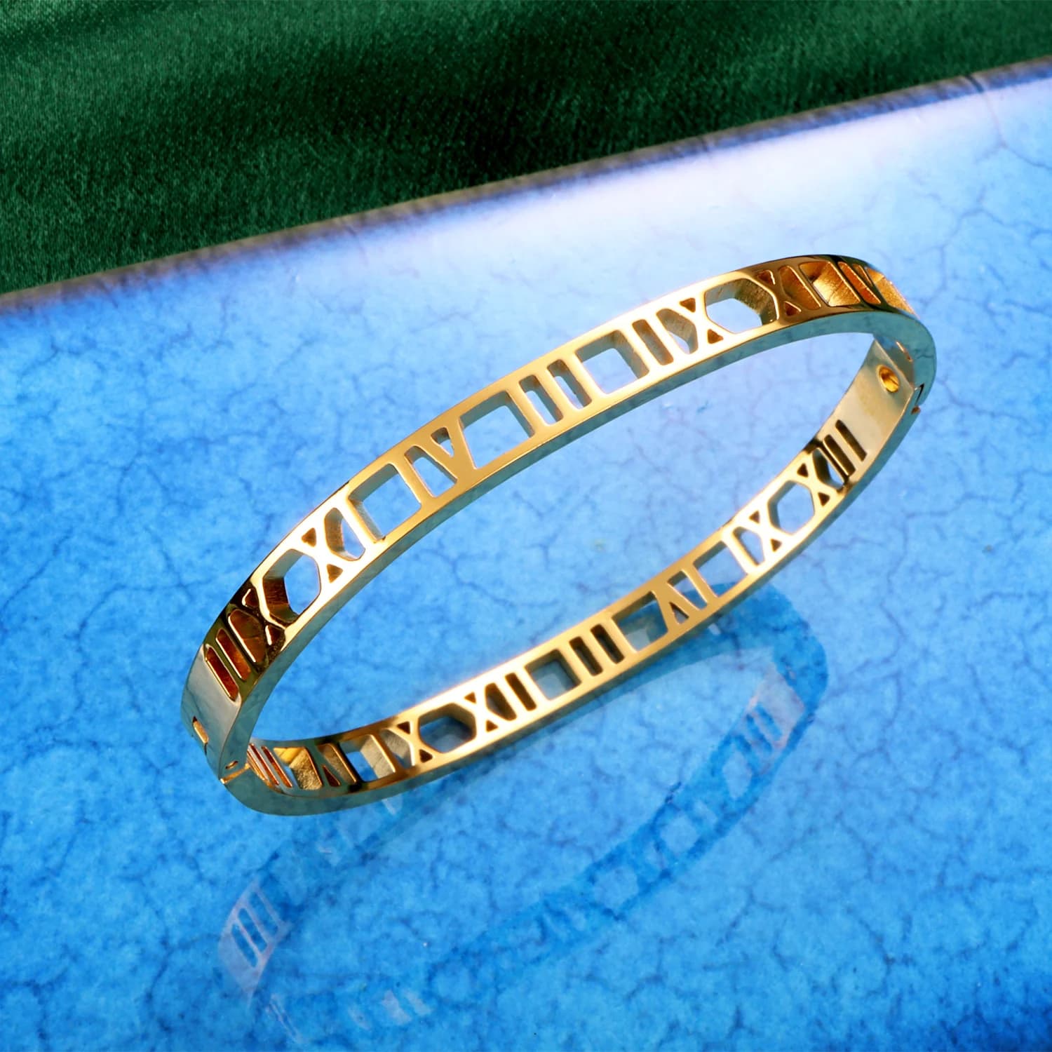 Bracciale con numeri romani cavi in acciaio inossidabile 164 Bracciale di fascia alta in tinta unita che non sbiadisce Gioielli da donna delicati e minimalisti