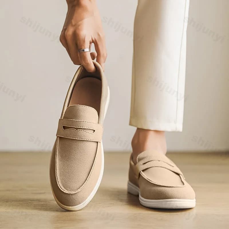 Mocassini piatti da uomo 2025 Scarpe basse in pelle scamosciata smerigliata Comodi mocassini alla moda antiscivolo Scarpe casual da esterno leggere
