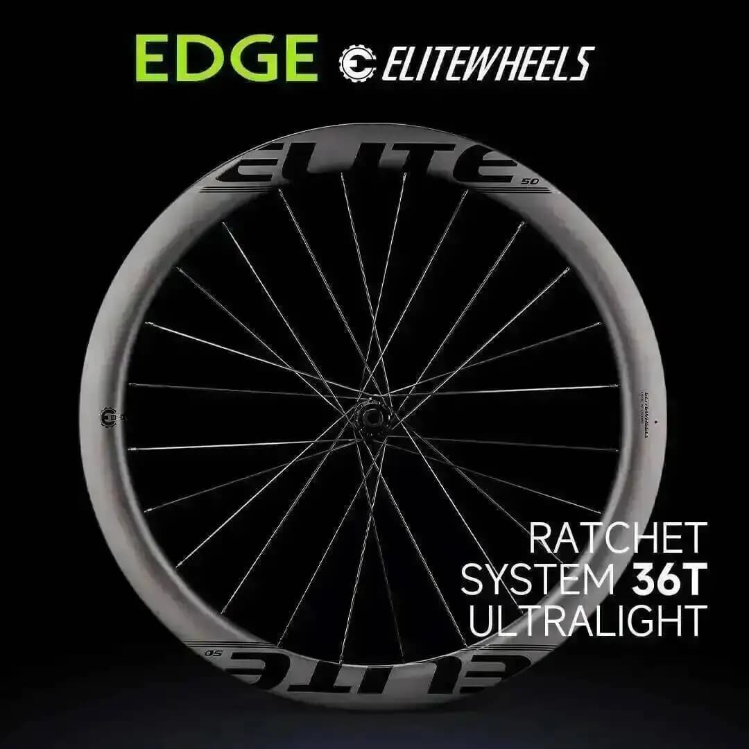 Set di ruote in carbonio ELITEWHEELS EDGE Ultralight 1314g per bici da corsa con sistema a cricchetto 36T, mozzo Wing e 20 raggi, disponibili nelle altezze 40, 45, 50, 65mm.