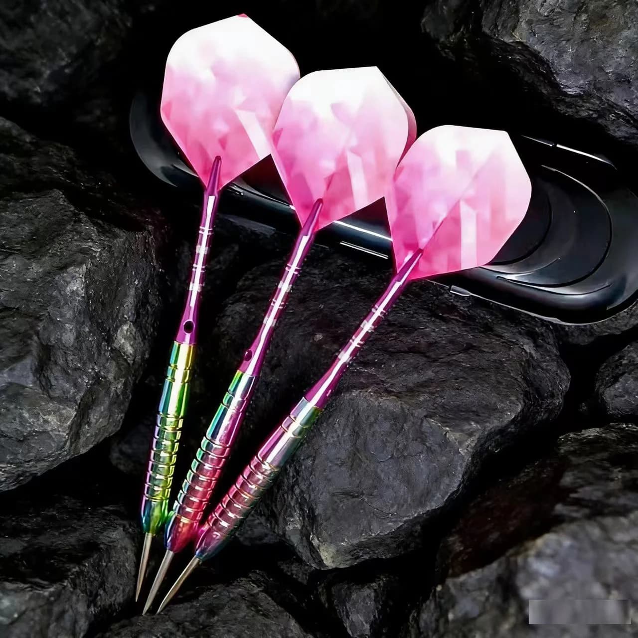 Set di freccette con punta in acciaio rivestito in titanio arcobaleno da 24 g Freccette professionali per competizioni e ricreazioni 3 pezzi/set con custodia