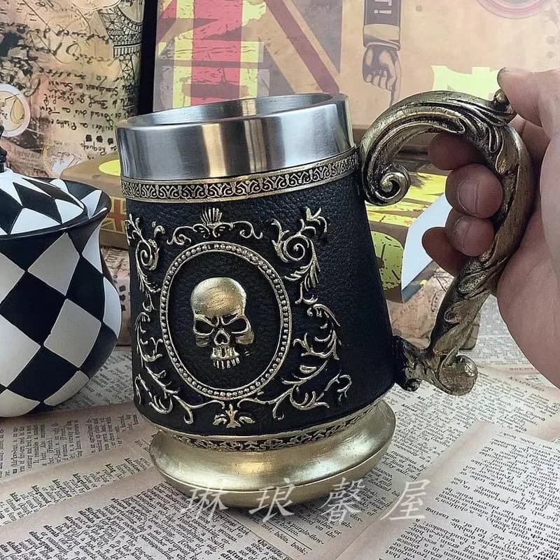 600ml Imitazione Retro Scudo Morte Scheletro Tazza in Bronzo Tankard Acciaio Inossidabile Resina Medievale Pelle Birra Stein Dorato