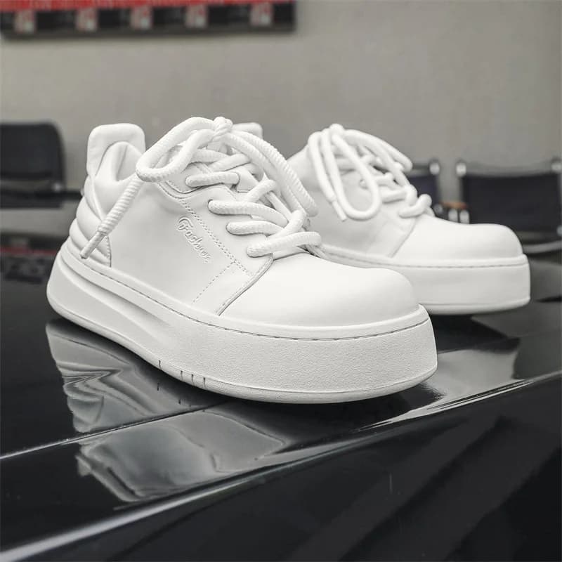 Scarpe casual da uomo in pelle originali stile coreano scarpe basse con plateau scarpe da ufficio da lavoro scarpe da ginnastica bianche nere calzature