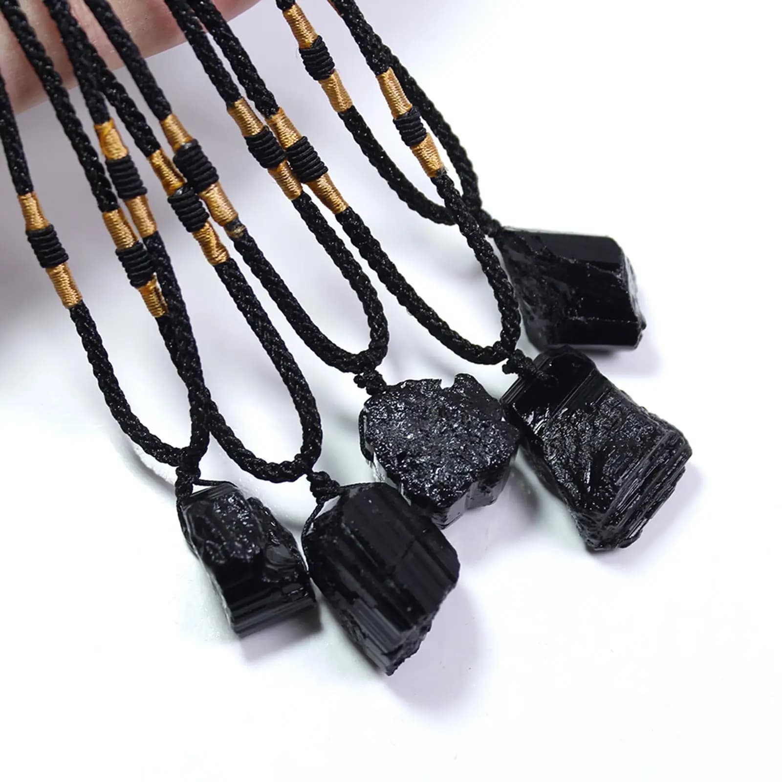 Necklace with pendant in the shape of pillar in natural black tormaline. Crystal pendant with tormaline amulet