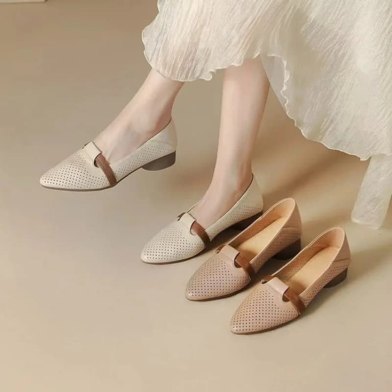Women's pointed shoes with low heel (less than 3 cm), square heel, slip-on, low neckline, rubber sole, comfortable and casual.