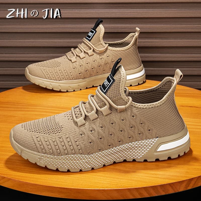 Scarpe da corsa leggere da esterno Primavera Estate Mesh Sneakers casual traspiranti Calzature abbinate alla moda da uomo