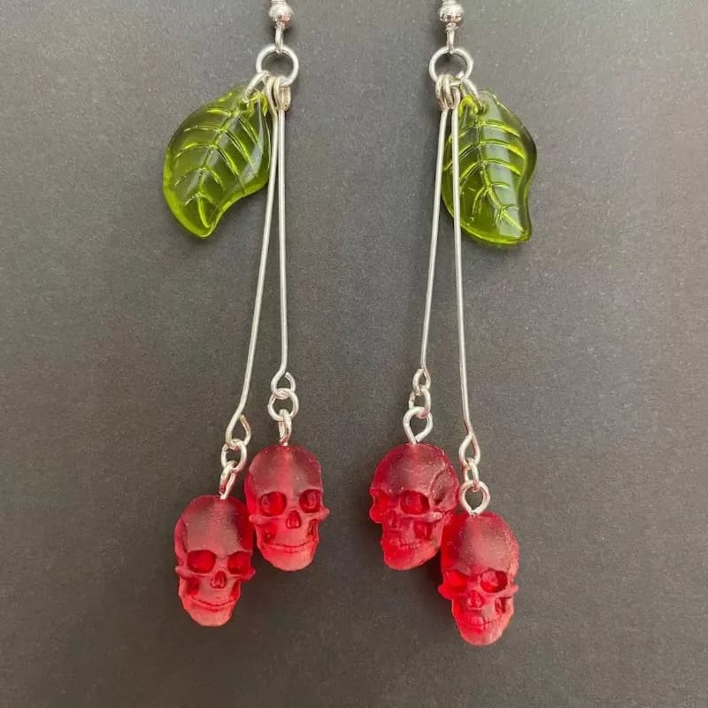 Orecchini con teschio gotico e ciliegia per le donne Moda strega pagana Accessori per gioielli Regalo Teschio da vampiro rosso Foglia verde Ganci per le orecchie Tendenza