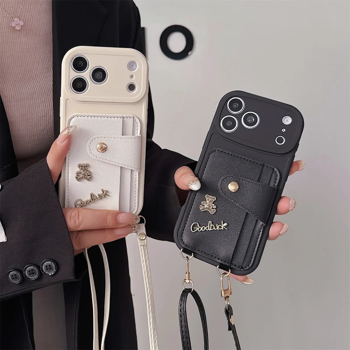 Custodia a tracolla per iPhone 17 Air 16 11 12 13 14 15 Pro Max 7 8 Plus con slot per carte, laccetto e cover in pelle PU e silicone