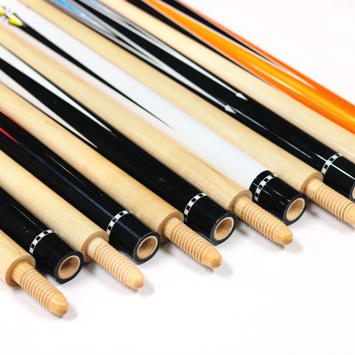 NUOVO Arriva Filettatura congiunta in legno di acero Biliardo Snooker Pool Carom Cue Stick 1/2 pz
